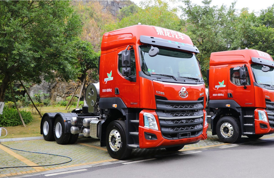 Dongfeng Chenglong 40 Ton 6 * 4 قلابة شاحنة 375HP CH4250LNG