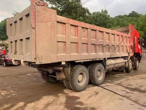 Hongyan Genlyon 8x4 قلابة شاحنة Fast 12JSD220T ناقل حركة