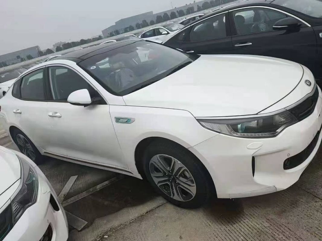 كيا K5 هايبرد 2.0 لتر GLS 6 سرعات AT سيدان سيارة مستعملة متوسطة الحجم 115 كيلو واط